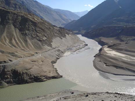 ndia: rio Indu no Himalaia