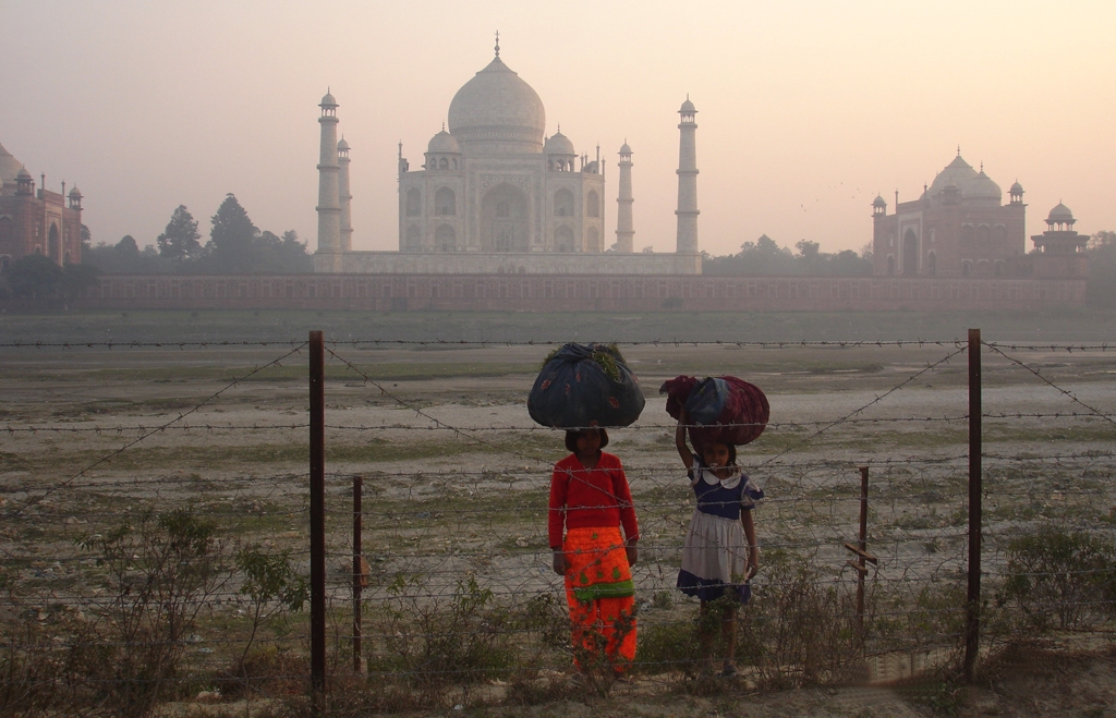 ndia: Taj Mahal e crianas